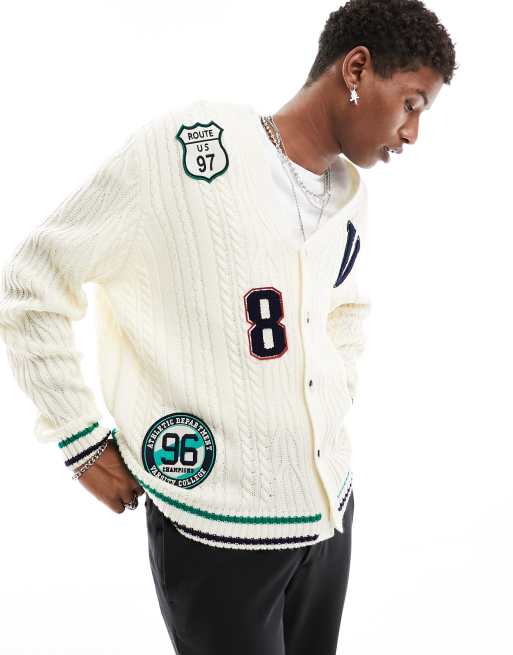 ASOS DESIGN - Cardigan oversize in maglia crema a trecce con stemma