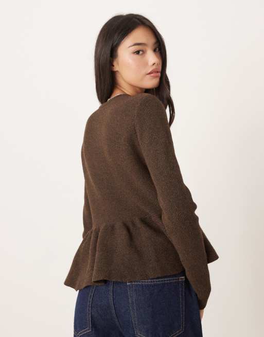 ASOS DESIGN - Cardigan strutturato color cioccolato con peplo, 3 di 4