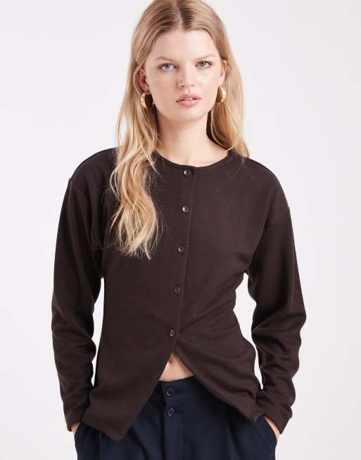 ASOS DESIGN - Cardigan taglio lungo in tessuto interlock marrone con spacco sul davanti