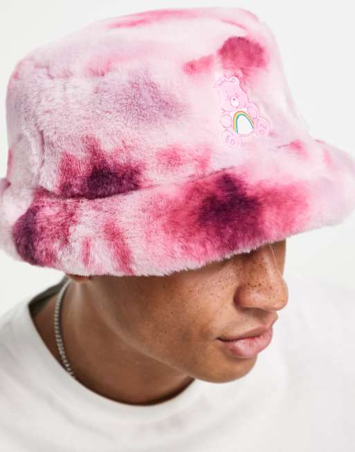 ASOS DESIGN - Care Bears - Cappello da pescatore in pelliccia sintetica rosa con ricamo