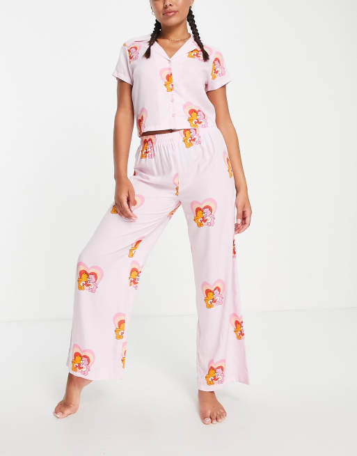 ASOS DESIGN - Care Bears - Pyjamaset van modal met overhemd en broek in roze