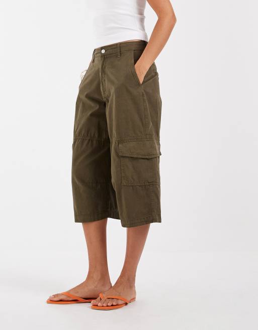 ASOS DESIGN cargo bermuda shorts in khaki green, 2 of 5