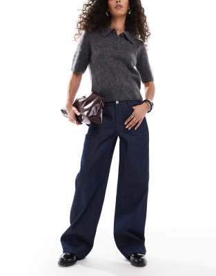 ASOS DESIGN - Cargo-Jeans aus Denim in tintenblauer Waschung mit niedrigem Bund