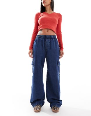 ASOS DESIGN - Cargo-Jeans in Mittelblau mit elastischem Bund