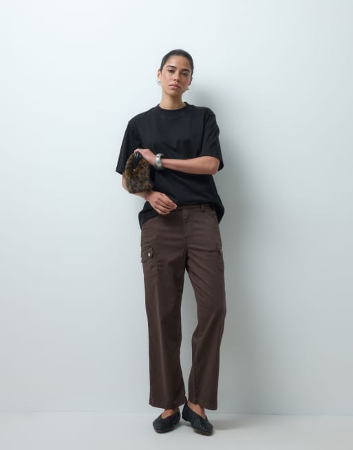 ASOS DESIGN cargobroek met zakdetail in donkerbruin, 2 van 5