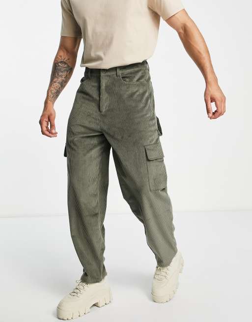 ASOS DESIGN - Cargobroek van corduroy met wijde pijpen in kaki