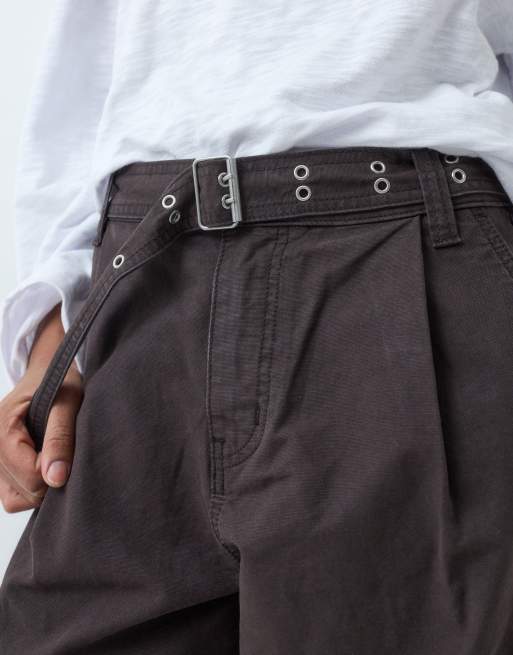 ASOS DESIGN cargobukser med opsmøget kant og bælte med øjer i chokoladebrun, 2 af 5