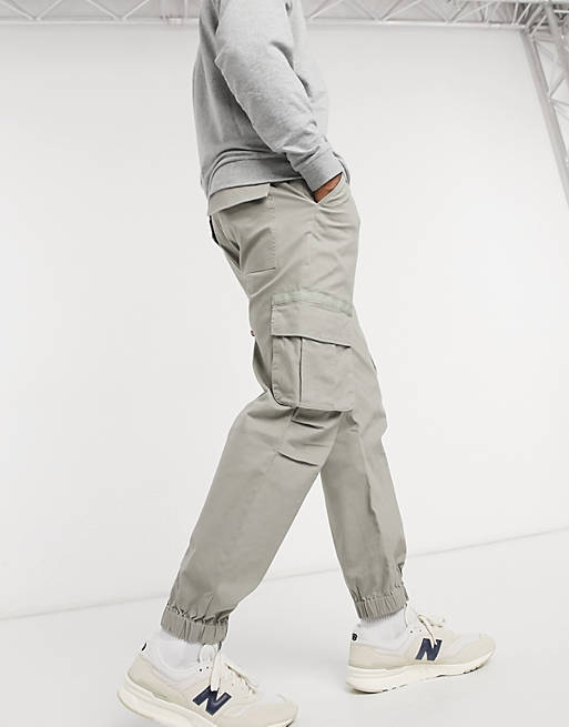 ASOS Herren Kleidung Hosen & Jeans Lange Hosen Cargohosen Slim tapered cargo trousers with cuff in khaki 