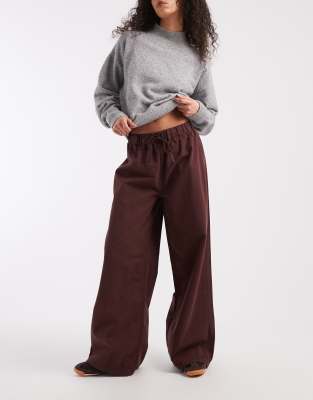 ASOS DESIGN - Cargohose zum Hineinschlüpfen in Schokobraun-Neutral