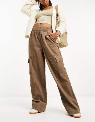 ASOS DESIGN - Cargohose zum Reinschlüpfen aus Cord in Biscuitbraun