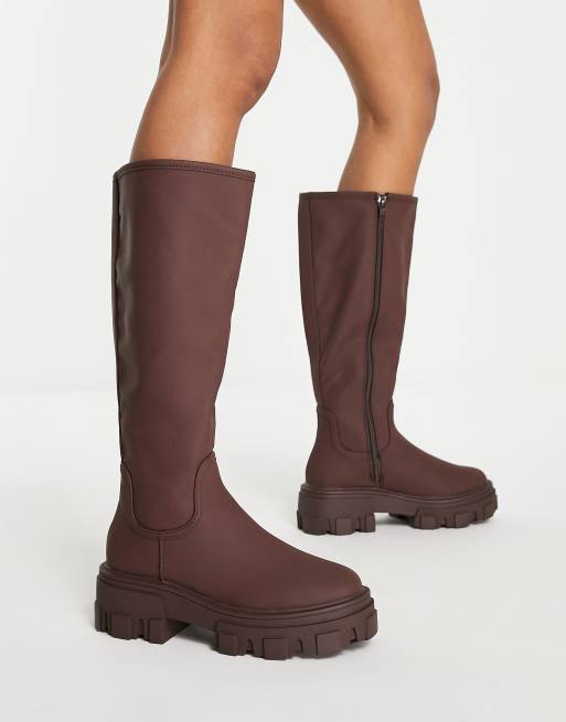 ASOS DESIGN – Carla – Czekoladowobrązowe płaskie kozaki do kolan na płaskiej podeszwie