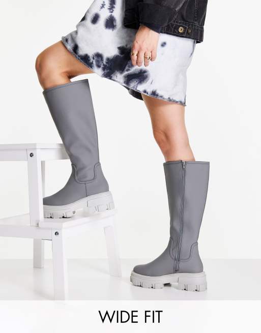 ASOS DESIGN - Carla - Platte knielaarzen met dikke zool en brede pasvorm in grijs