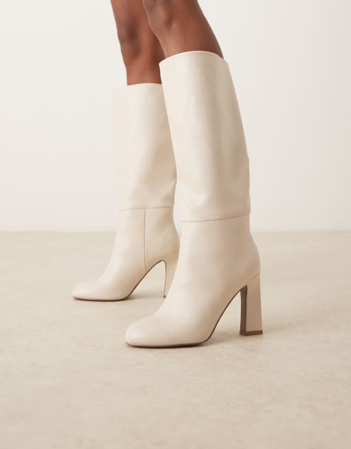 ASOS DESIGN – Carly – Kniehohe Schlupfstiefel in Wollweiß mit Blockabsatz, 4 von 4