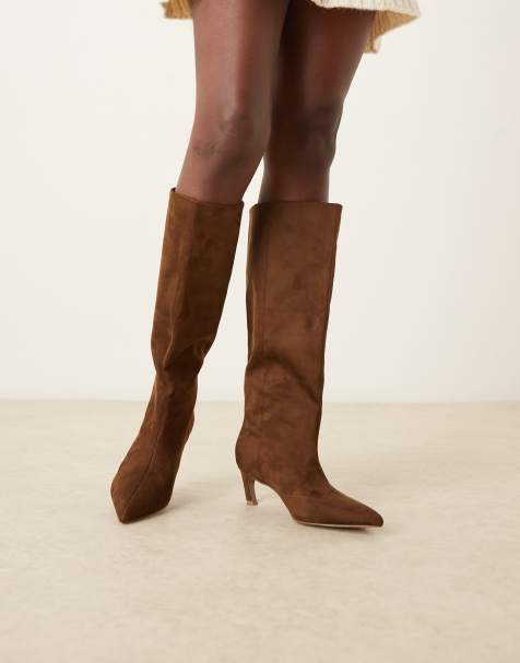 ASOS DESIGN - Carmel - Chokoladebrune pull-on-knæstøvler i imiteret ruskind med kitten-hæl - view 1