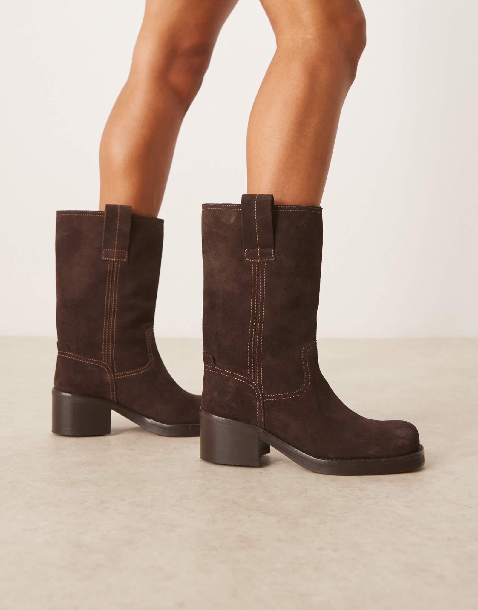 ДИЗАЙНЕРСКИЕ замшевые ботинки Caspia премиум-класса для дальнобойщиков шоколадного цвета от ASOS DESIGN