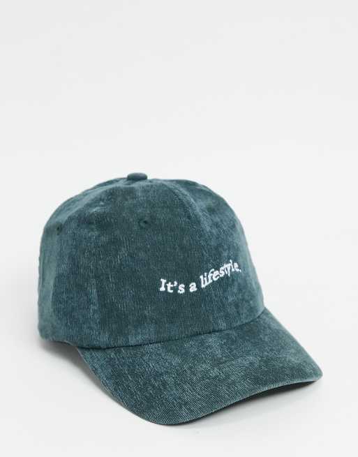ASOS DESIGN - Casquette de baseball en velours côtelé avec inscription - Gris