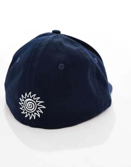 ASOS DESIGN - Casquette de baseball étroite style années 2000 à broderies - Bleu marine, 3 de 4