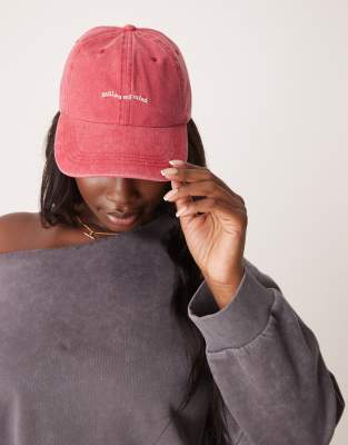 ASOS DESIGN - Casquette délavée à slogan Still on my Mind brodé - Rouge