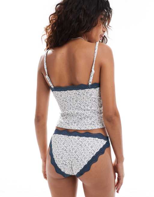 ASOS DESIGN – Cassie – Set aus geripptem Camisole und Slip in Grau und Marineblau mit Blümchenmuster, 4 von 4