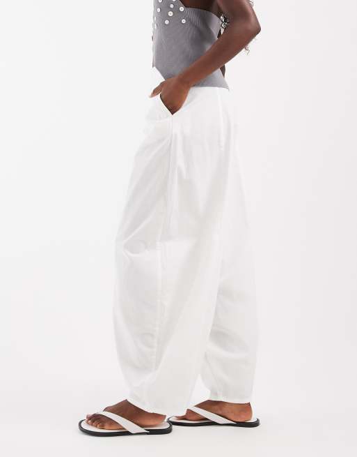 ASOS DESIGN casual barrel leg trousers in white, 2 of 5