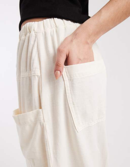 ASOS DESIGN - Casual broek met ballonpijpen en gestrikte taille in wit, 4 van 5