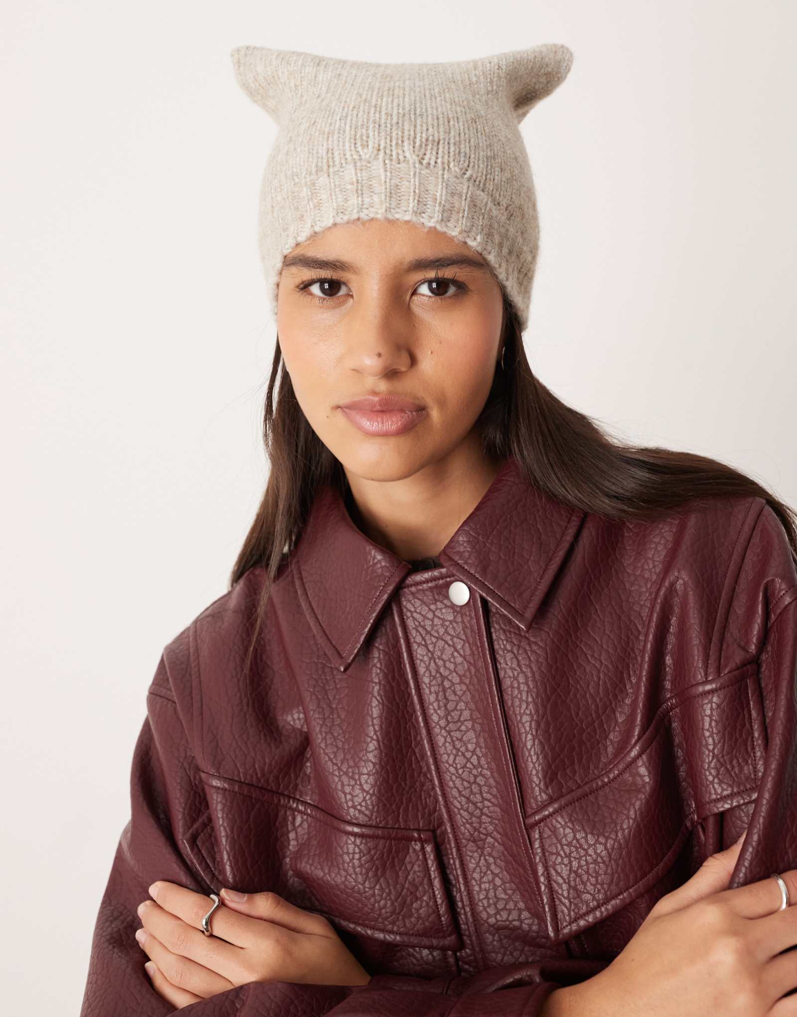 Вязаная шапочка ASOS DESIGN с кошачьими ушками из овсяной муки