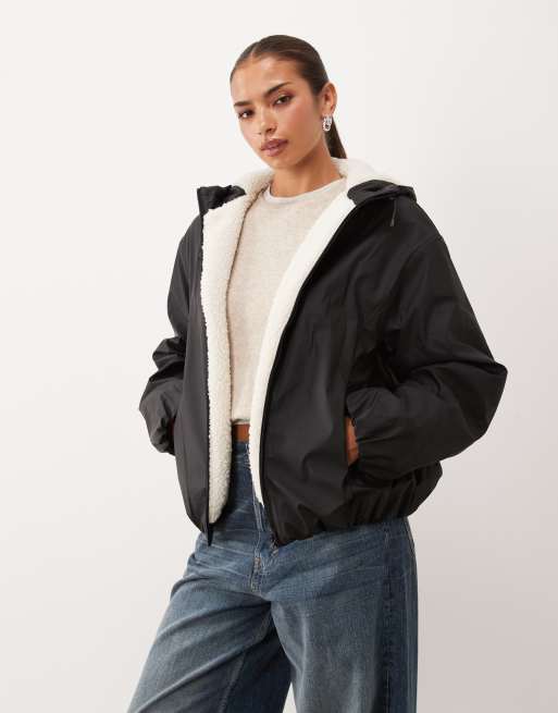 ASOS DESIGN - cazadora bomber impermeable tipo goma en negro, 1 de 4