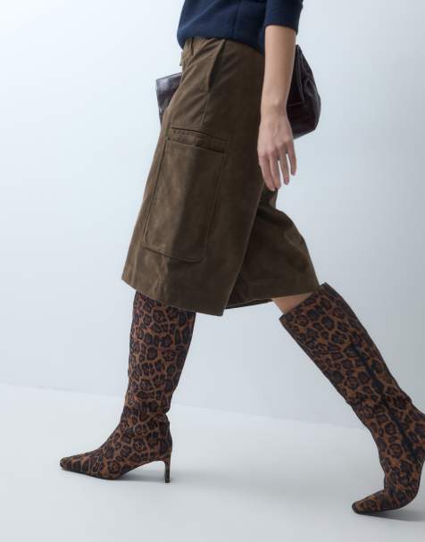 ASOS DESIGN Cedrick botas altas de tacón con punta afilada y estampado de leopardo - view 1