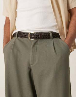 ASOS DESIGN - Ceinture élégante en cuir tressé avec boucle dorée - Marron foncé