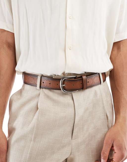 ASOS DESIGN - Ceinture embossée style western en similicuir à boucle argentée effet vieilli - Fauve