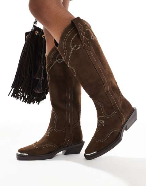 ASOS DESIGN – Celeste – Flache, kniehohe Western-Stiefel aus Wildlederimitat in Schokobraun - view 1