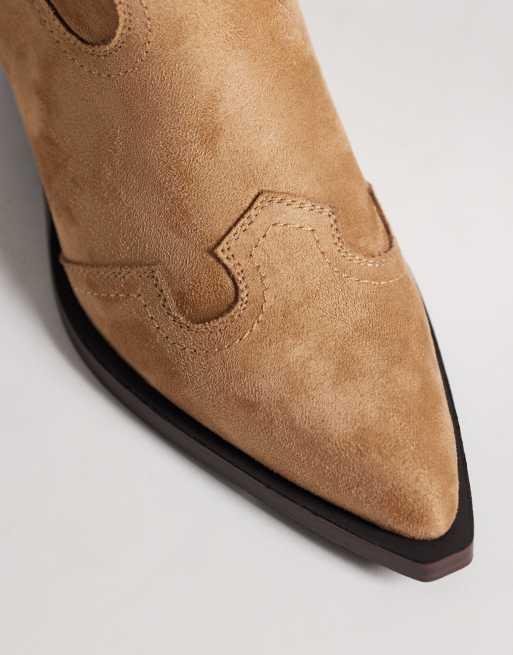 ASOS DESIGN – Celestine – Brungrå, platta, knähöga cowboyboots i mockaimitation med bred passform, 2 av 4