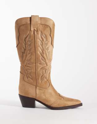 ASOS DESIGN - Celestine - Flache, kniehohe Westernstiefel aus Wildlederimitat in Taupe-Neutral