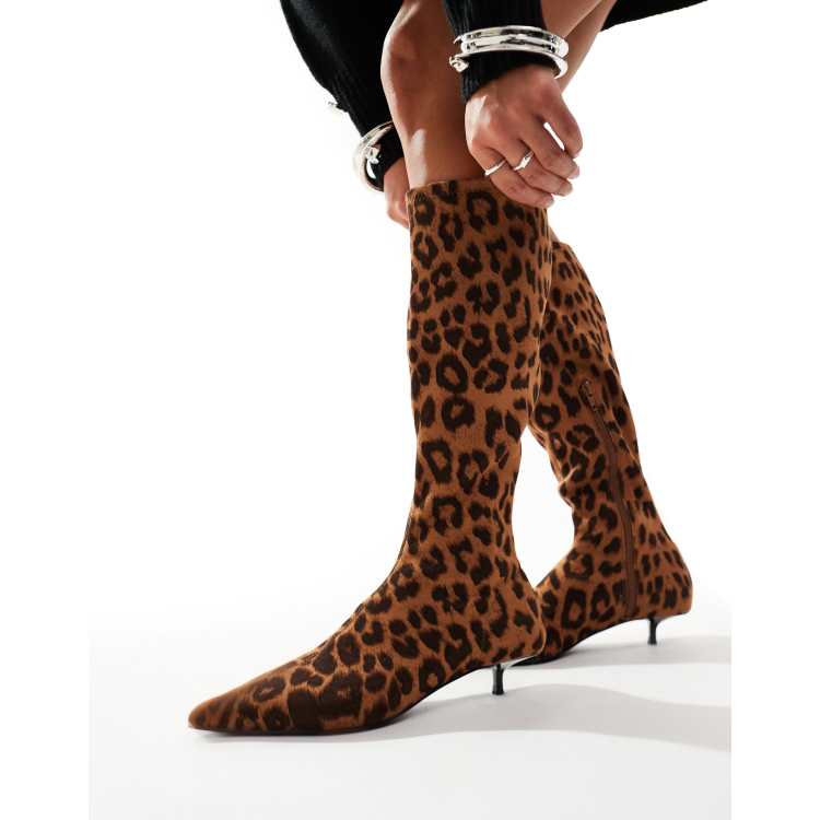 ASOS DESIGN Certain Bottes effet chaussettes hauteur genou a petit talon Leopard ASOS