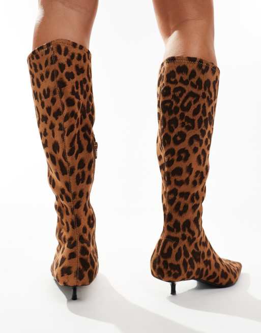 ASOS DESIGN - Certain - Kniehoge soklaarzen met mini kitten hakken en luipaardprint, 4 van 4