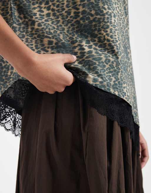 ASOS DESIGN – Cętkowany top oversize z koronkowym wykończeniem, 2 z 4