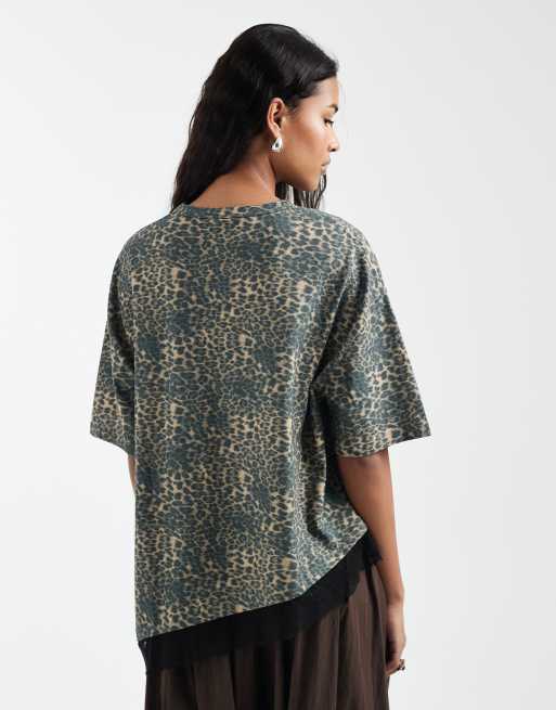 ASOS DESIGN – Cętkowany top oversize z koronkowym wykończeniem, 3 z 4