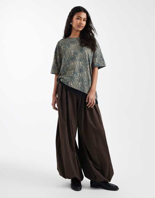ASOS DESIGN – Cętkowany top oversize z koronkowym wykończeniem, 4 z 4