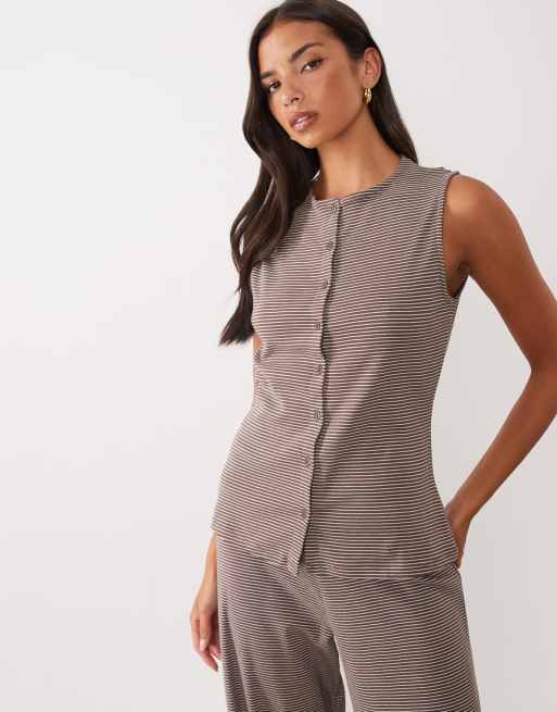 ASOS DESIGN - chaleco de conjunto con botones y cuello redondo en raya chocolate, 3 de 4