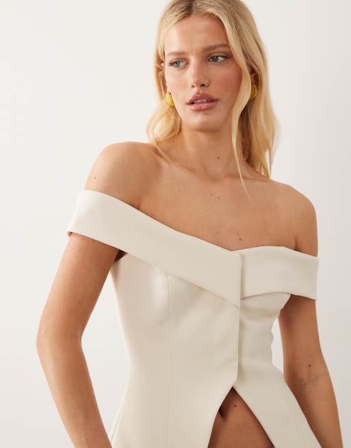 ASOS DESIGN - Chaleco de sastre corto color marfil con escote Bardot