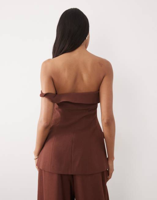 ASOS DESIGN - Chaleco de traje marrón abotonado de corte sartorial con escote palabra de honor, 4 de 4