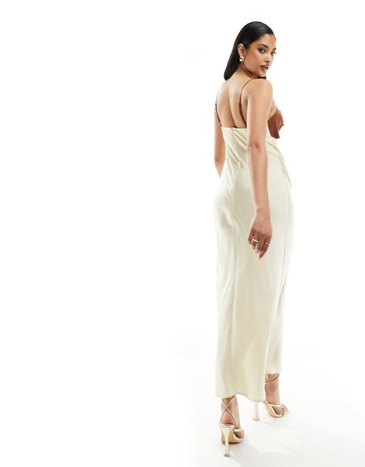 ASOS DESIGN – Champagnefärgad, blockfärgad midiklänning i satin med brunt liv, 3 av 4