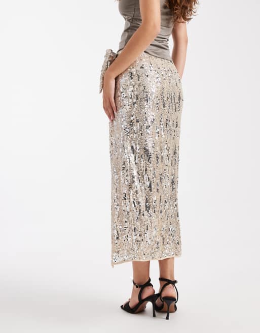 ASOS DESIGN – Champagnefärgad midikjol med omlottdesign och mixade paljetter, 3 av 5