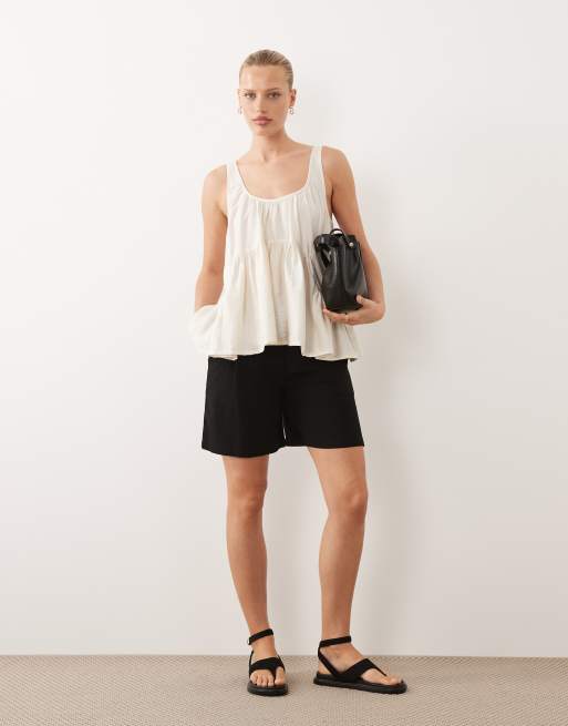 ASOS DESIGN - Champagnefarvet cami-top med peplumkant og dyb rund hals, 3 af 4