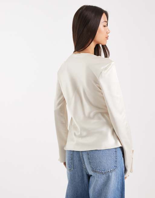 ASOS DESIGN - Champagnefarvet top med lange ærmer og knapper foran i satin, 2 af 4