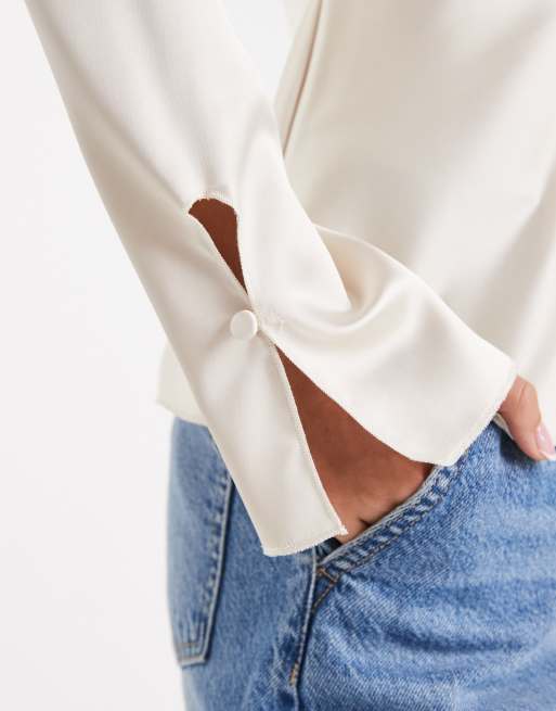 ASOS DESIGN - Champagnefarvet top med lange ærmer og knapper foran i satin, 4 af 4