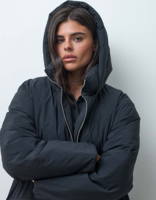 ASOS DESIGN chaqueta acolchada larga con capucha negra, 2 de 4