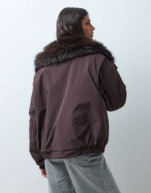 ASOS DESIGN - chaqueta bomber con diseño en cascada y piel sintética chocolate, 3 de 4