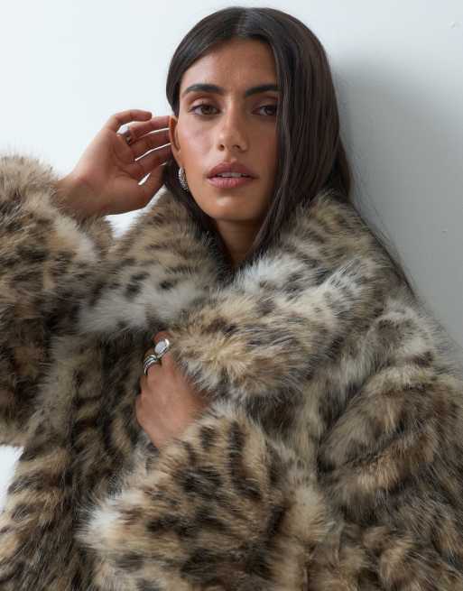 ASOS DESIGN - Chaqueta corta de piel sintética con cuello y estampado de leopardo, 3 de 4