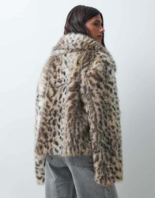 ASOS DESIGN - Chaqueta corta de piel sintética con cuello y estampado de leopardo, 4 de 4